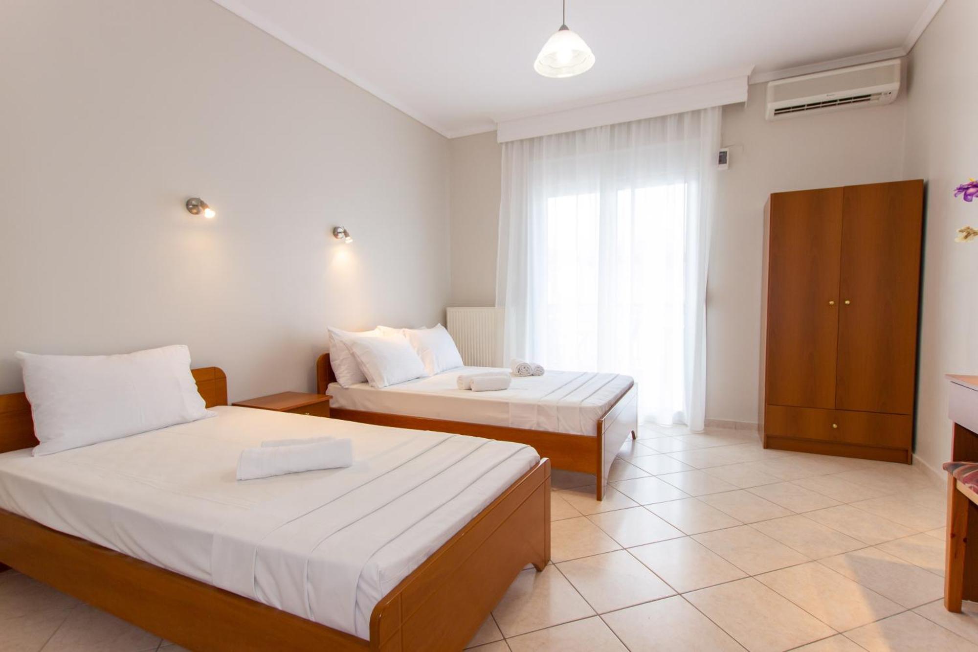 Athanasia Inn Vrasná エクステリア 写真