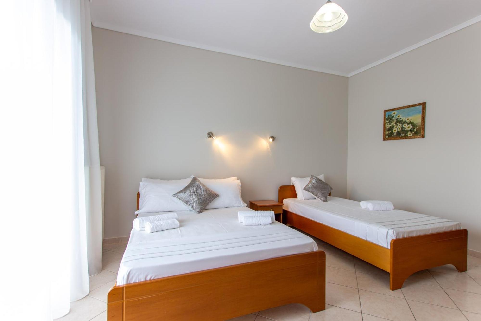Athanasia Inn Vrasná エクステリア 写真