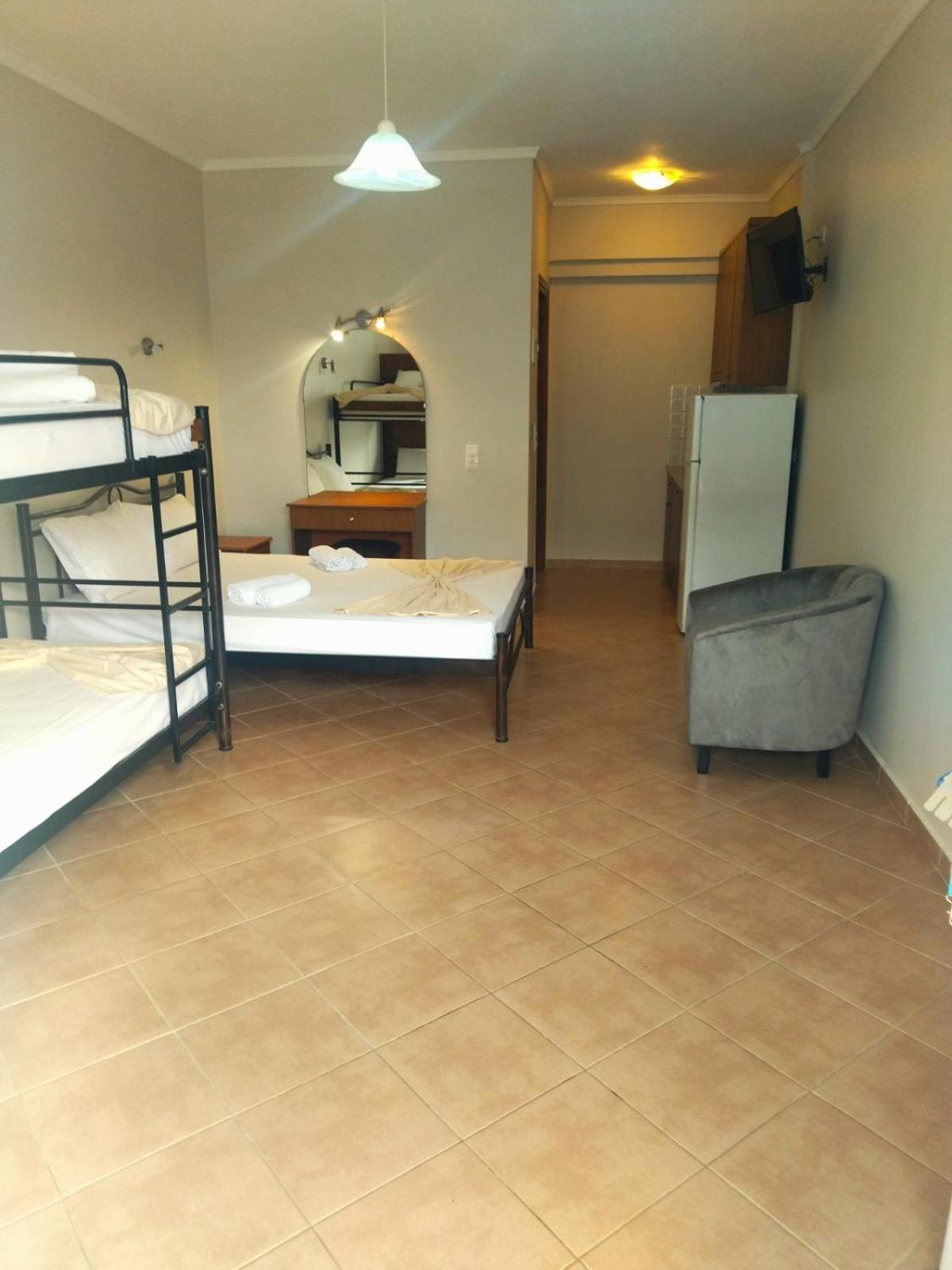 Athanasia Inn Vrasná エクステリア 写真