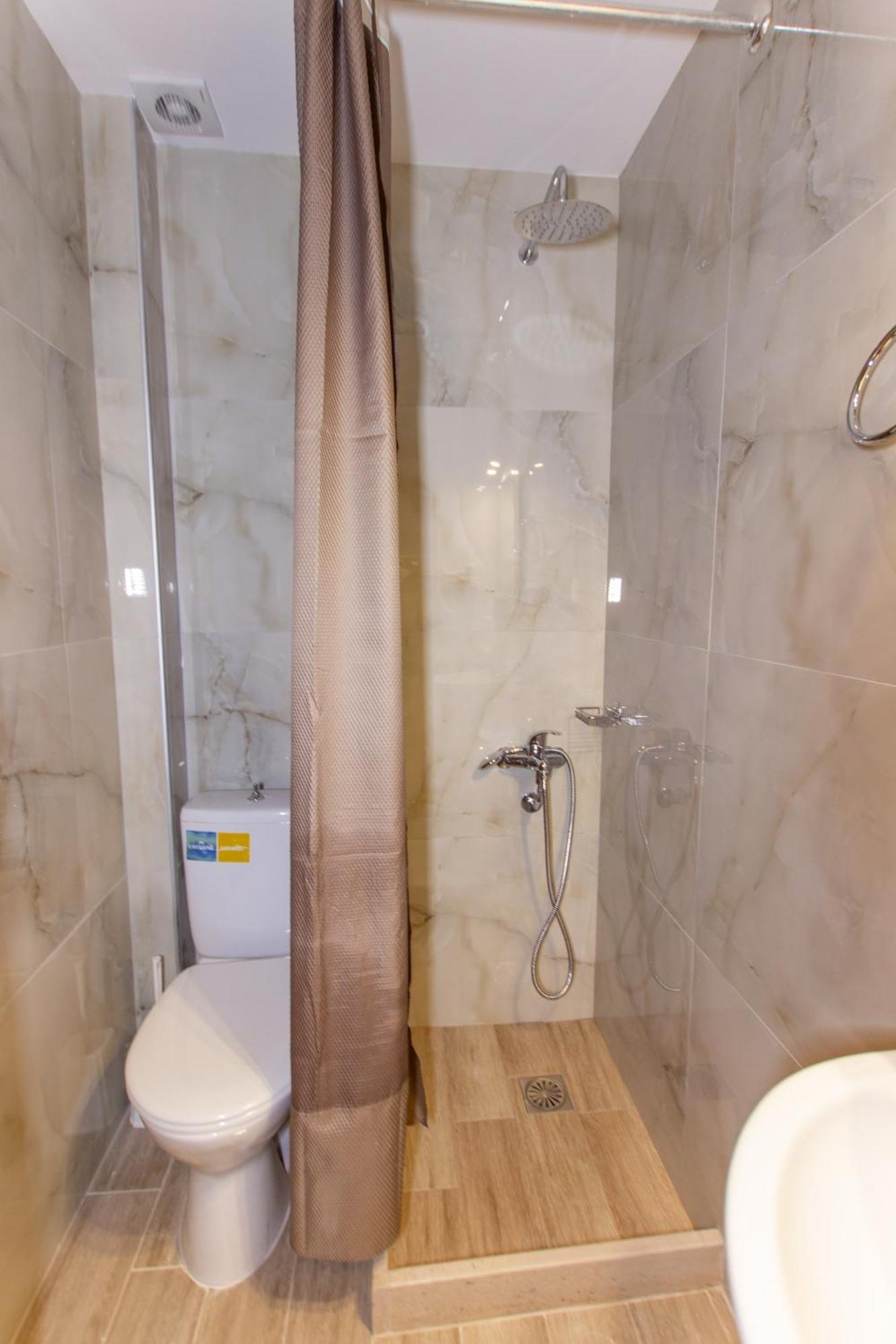 Athanasia Inn Vrasná エクステリア 写真