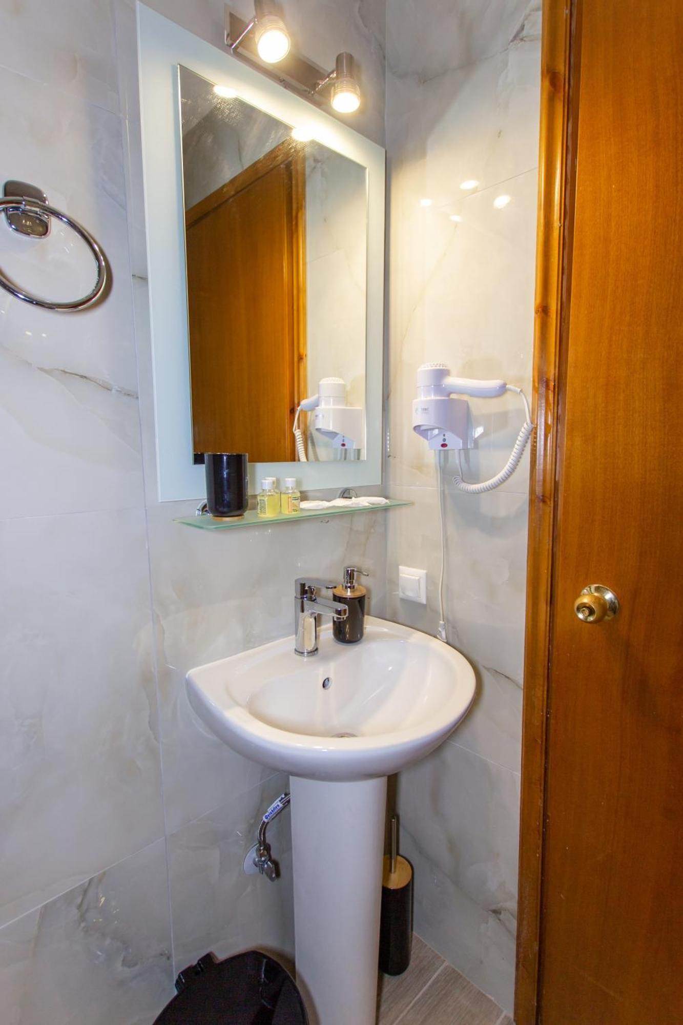 Athanasia Inn Vrasná エクステリア 写真