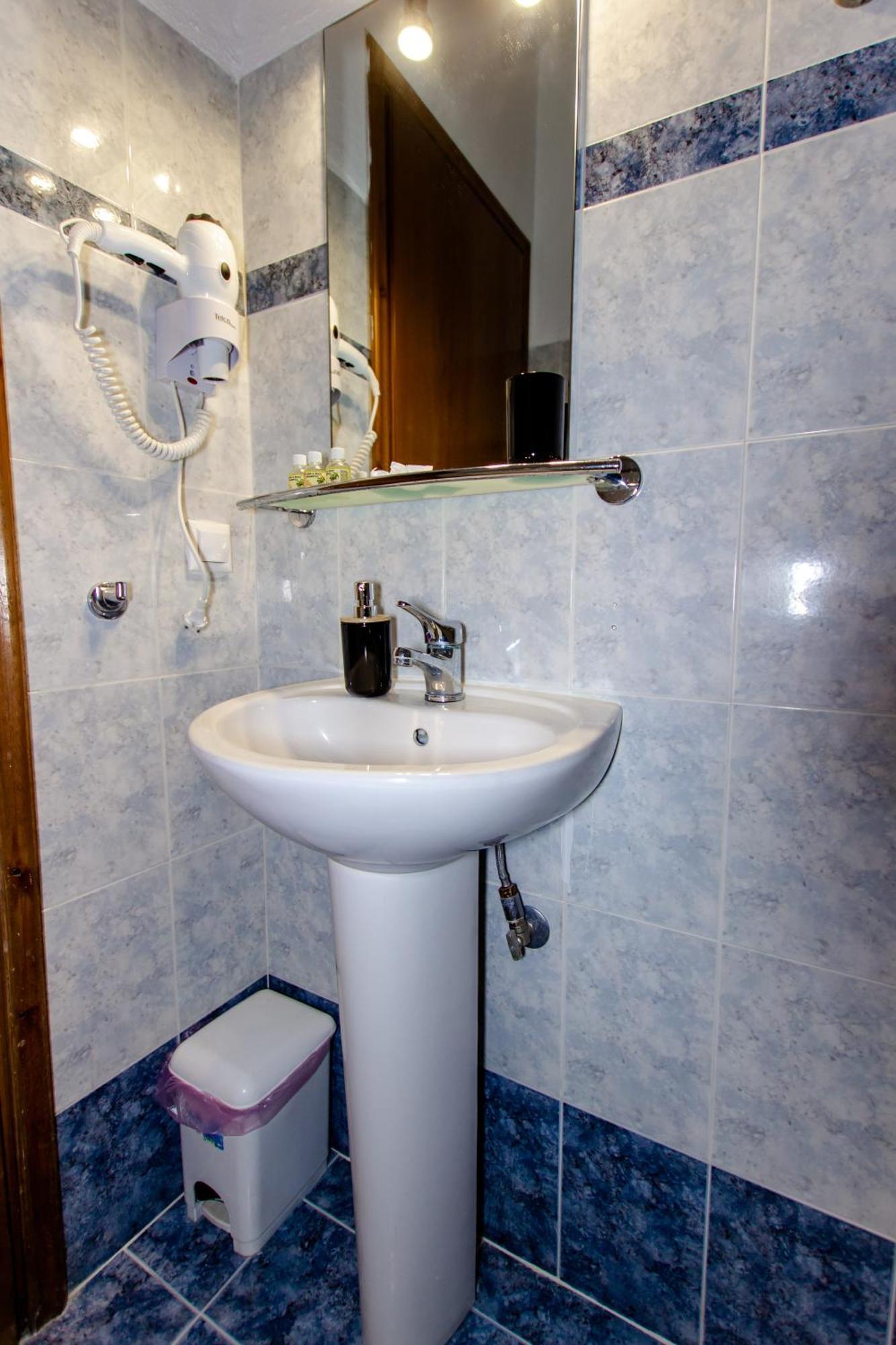 Athanasia Inn Vrasná エクステリア 写真