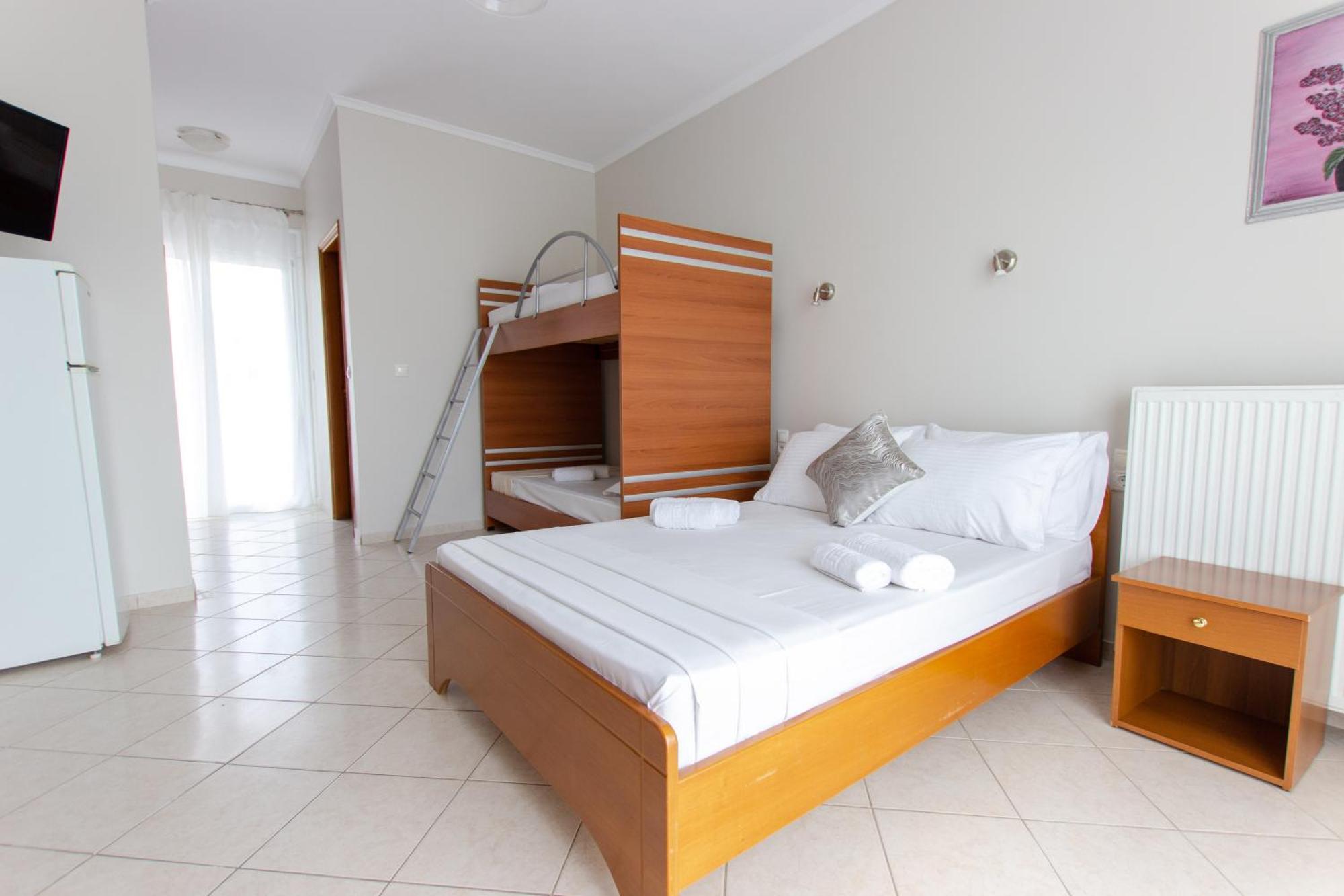 Athanasia Inn Vrasná エクステリア 写真