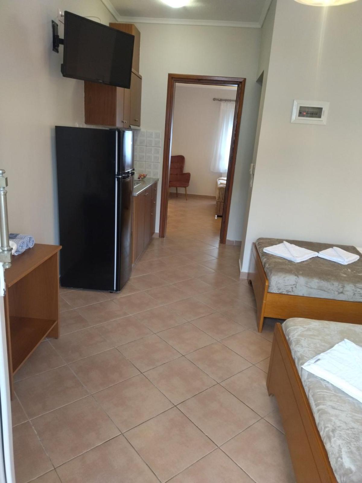 Athanasia Inn Vrasná エクステリア 写真